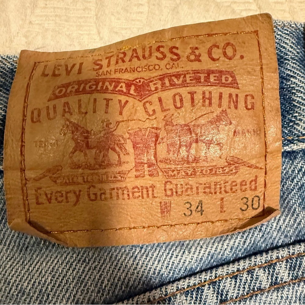 Vintage Levi Relaxed Straight Leg Jeans - Picture 3 of 4